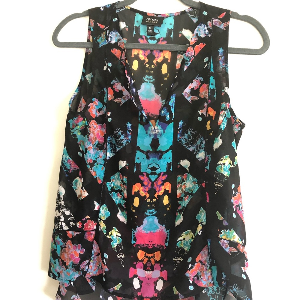 Sleeveless blouse